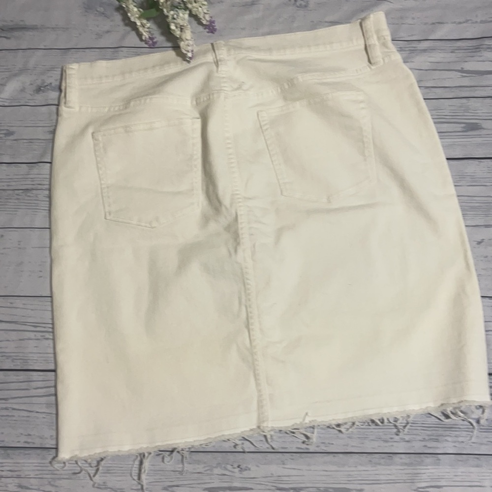 J Crew White Denim Skirt with Raw Hem size 32 - Picture 8 of 9
